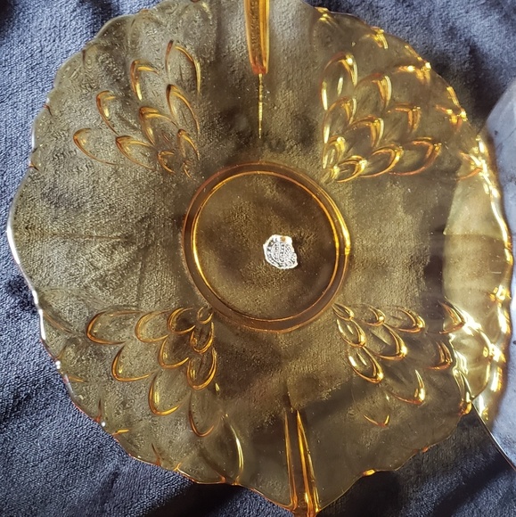 Amber Plates - Picture 4 of 7